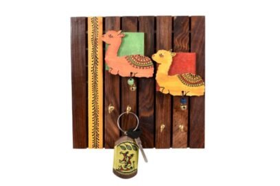 Trendy Camel Design Wood Key Holder